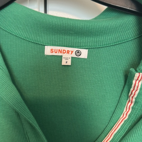 SUNDRY Polo Tee Dress with Ruched Sides Size 2 - Picture 5 of 7